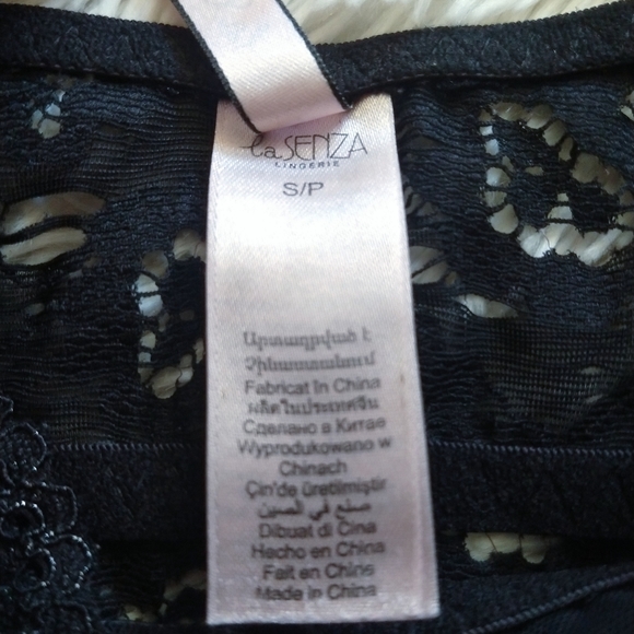 LAST CHANCELa SENZA Black Lace Bralette - Picture 4 of 8